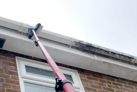 gutter cleaning pic 2